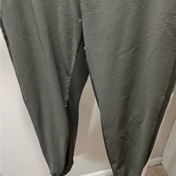 Athleta Olive Green Textured Brooklyn Pants Size 6 - Picture 4 of 8